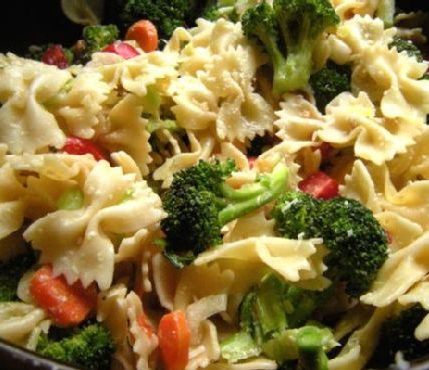 Farfalle with Broccoli, Carrots and Tomatoes