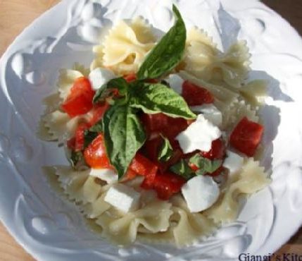 Farfalle with Fresh Tomatoes, Basil and Mozzarella