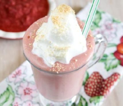 Strawberry Rhubarb Pie Vegan Shake