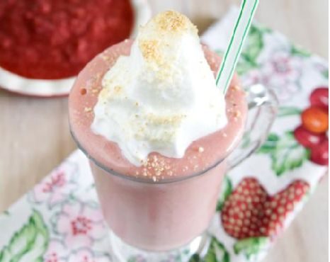 Strawberry Rhubarb Pie Vegan Shake