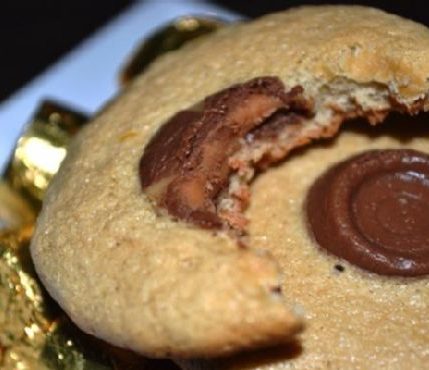 Brown Sugar Sponge Cookie with Chocolate Covered Caramels