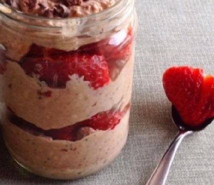 Chocolatey Overnight Oats with Strawberries