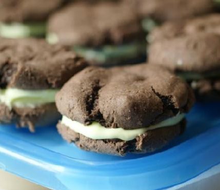 Easy Homemade Oreo Cookies